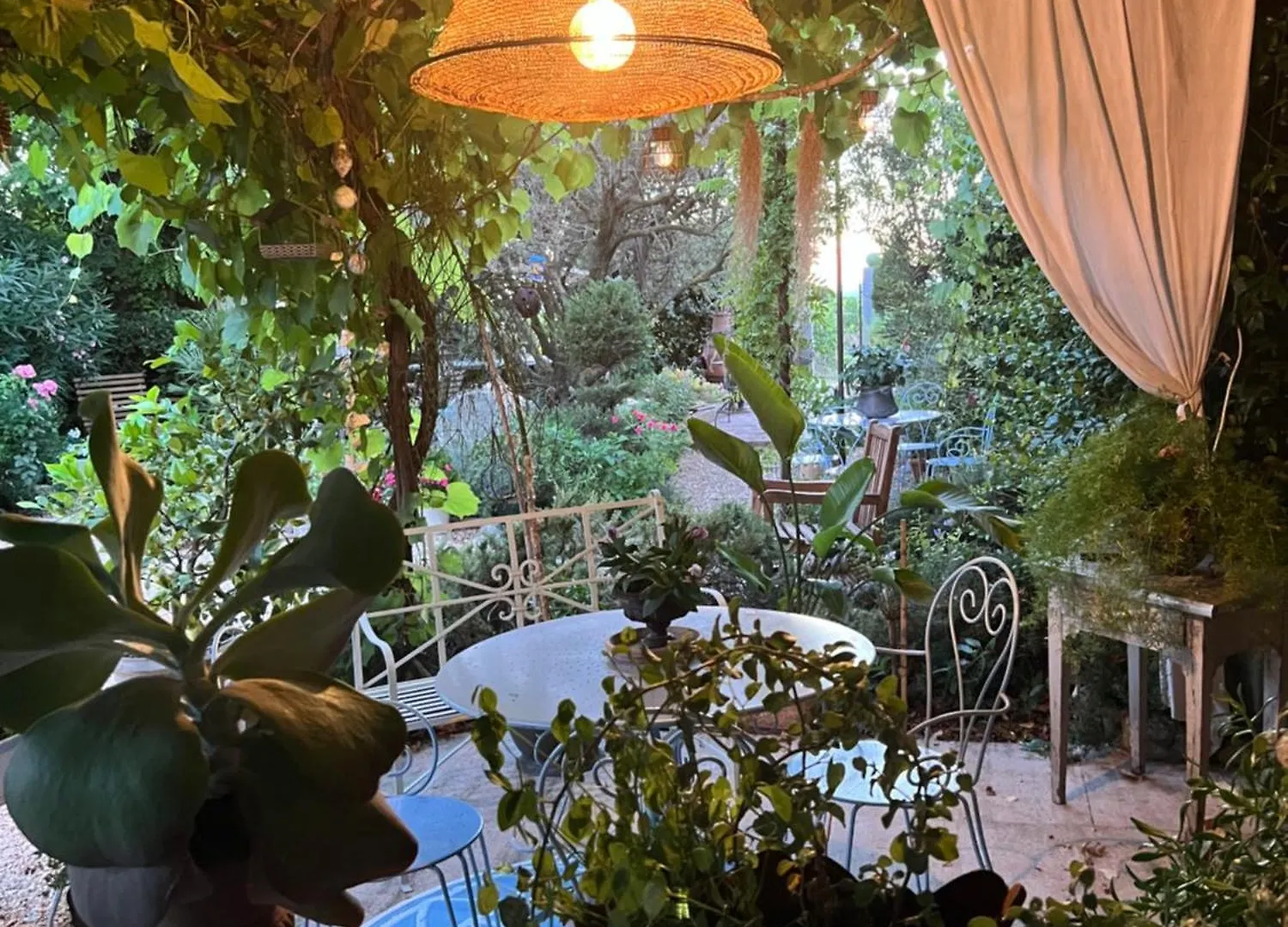 Syrah Das Romantikzimmer Vacqueyras Bed & Breakfast